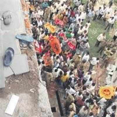 Andhra college wall collapse kills one