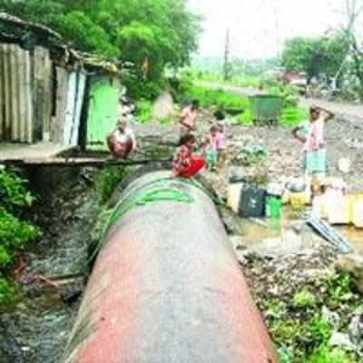 Slum dwellers pilfer potable water from MIDC's pipeline