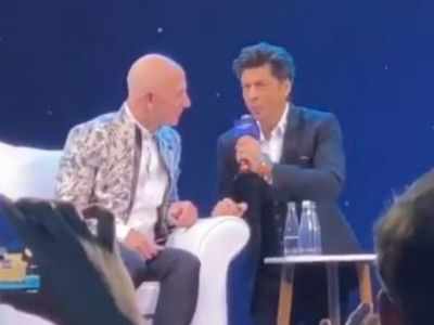 When Shah Rukh Khan made Jeff Bezos say- Don ko Pakadna...