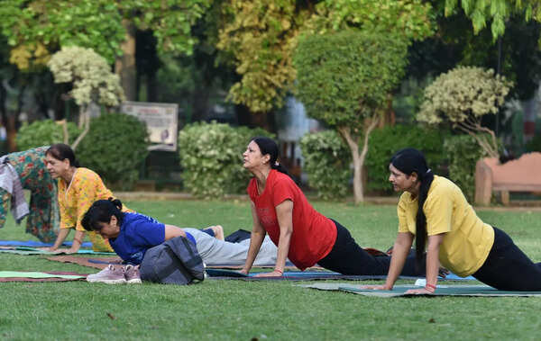 Yellow alert for Gurgaon as gusty winds, thunderstorms keep temperatures below normal