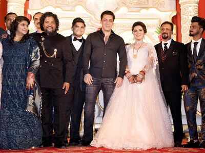 Salman attends makeup artist's son's wedding reception