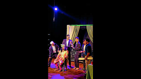 Taj Mahal Ka Tender theatre review: Shah Jahan meets modern red tape in this sharp satire