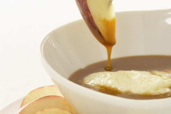 Apples with spiced caramel and mascarpone recipe