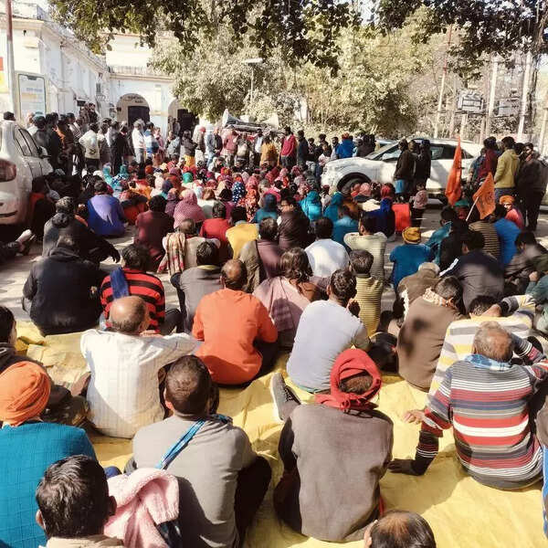 Protesters demanding underpass on Meerut–Pauri h’way in Bijnor removed forcibly