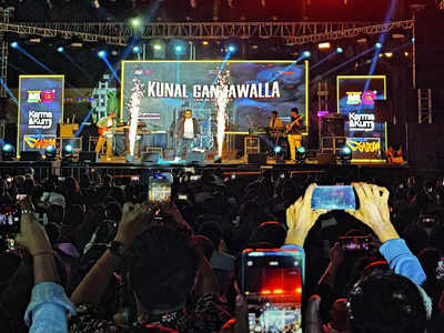 Kunal Ganjawala’s hit show at Garuda Shopping Festival