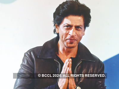 SRK donates 2000 PPE kits to COVID-19 warriors in Chhattisgarh