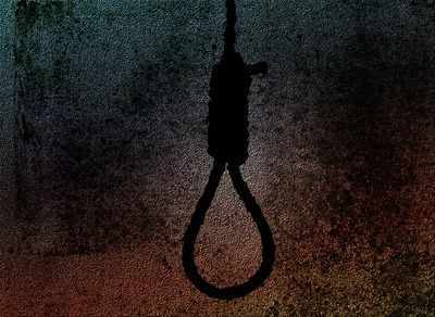 West Bengal: Teenager found hanging inside a pig farm