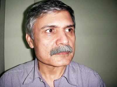 IPS officer Sanjay Pandey to challenge Rajnish Sheth's appointment to his post