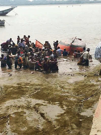 One dead as boat carrying marriage party capsizes off Naigaon jetty