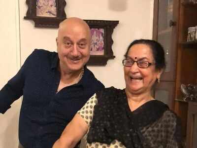 Anupam Kher on mother battling coronavirus: I knew she was better when she called me 'pagal'