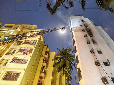 Fire erupts in 9-storey building