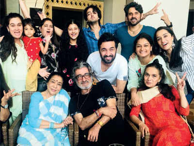 Shakti Kapoor celebrates birthday with family and four cakes