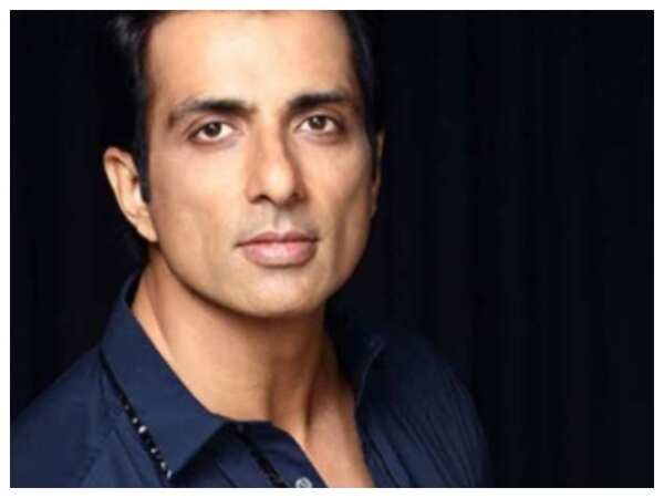 Sonu Sood welcomes Bappa virtually