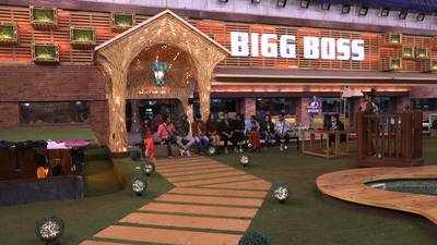Bigg Boss 11, Episode 25, 26th October 2017, Live Updates of Today’s Show: Inmates nominate Dhinchak Pooja pens down her latest song on Bigg Boss house in the jail, Priyank to return as wild card entry