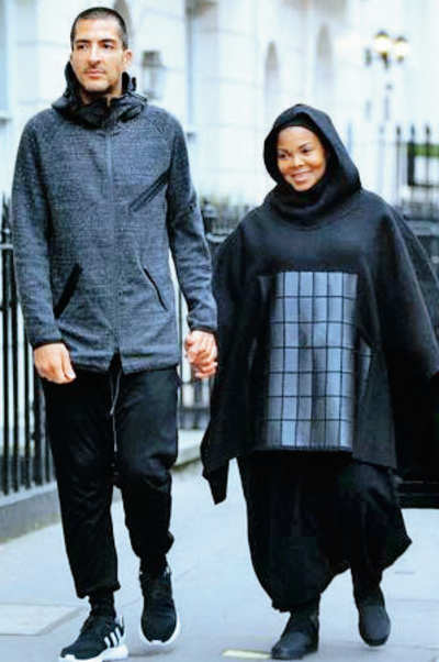 Pregnant Janet Jackson covers up