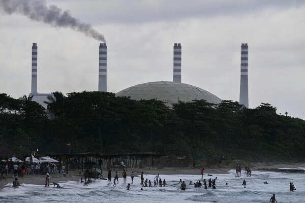 Venezuela has world's largest oil reserve, but output just 1% of total