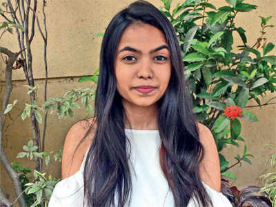 18-year-old girl, whose phone was snatched right out of her hands on Mumbai train, recounts her ordeal