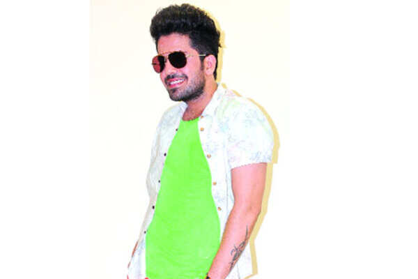 Nagpur men not shying away from colours