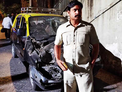 Mumbai CSMT bridge collapse: Debris crashed into his cab, says witness