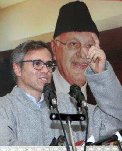 Omar Abdullah supports journalists using cell phones in assembly