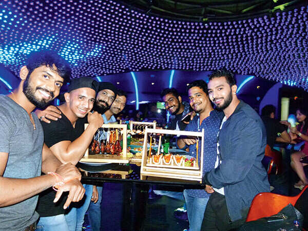 <p>Restaurant Review: Play – The Lounge</p>