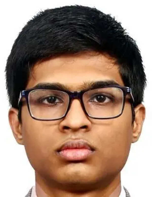 City student secures 100 percentile and AIR 10 in JEE (mains)