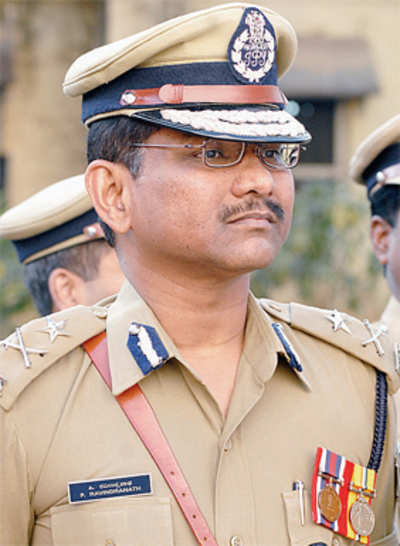 Top cop clicks pics of girls on cell camera in cafe, gets bashed up by public and police