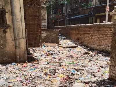 SRA complex opposite Kasturba hospital becomes dumping ground