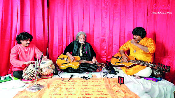Gliding lights: Rock stardom of veena generation