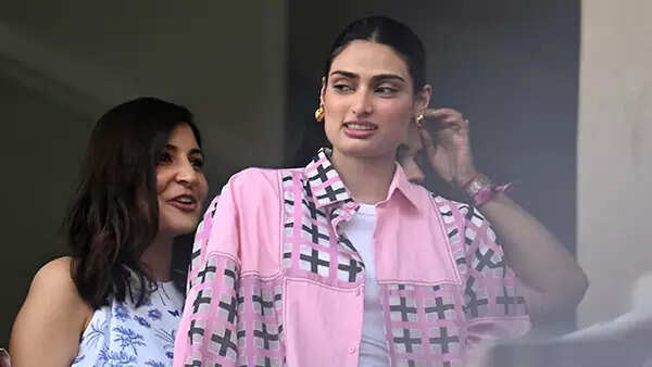 What Bhajji's remark on Anushka, Athiya says about men and sports