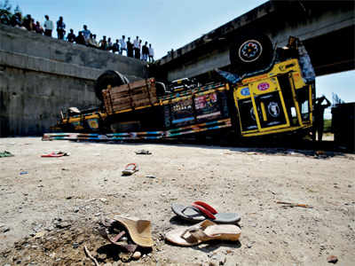 Truck falls from bridge in Guj, 30 of wedding party killed