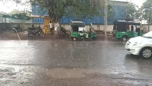 Amid intense heat, thunderstorms lash north, central Gujarat