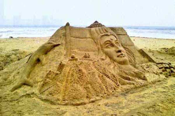 Saying it with sand sculptures