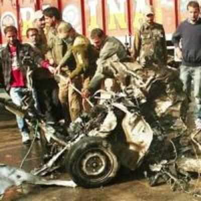 Car blast kills 1, injures 17 in Kashmir