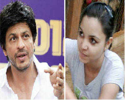 SRK unreachable, Charu seeks help