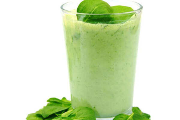 Detox drink: Healthy green smoothie