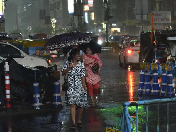 Thunderstorm brings relief to hot, humid Kolkata