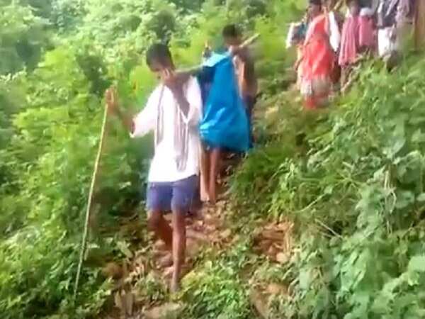 Pregnant woman carried on hand-made basket for 12km in Andhra Pradesh, baby dies