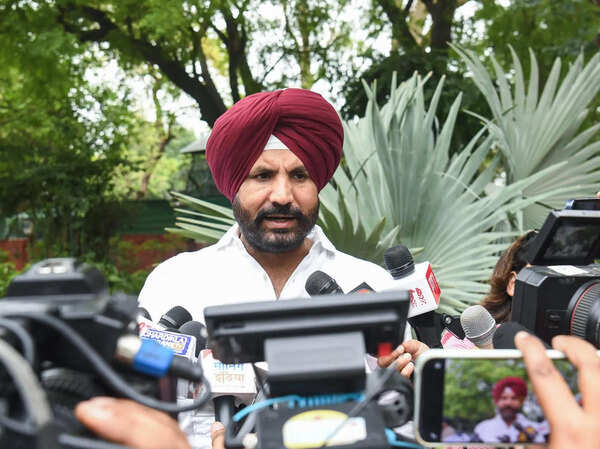 Congress meeting turns stormy over Punjab leadership and poll performance