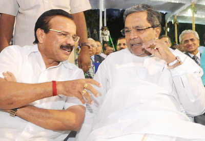 Relief for Siddu, Gowda in Bar Council case