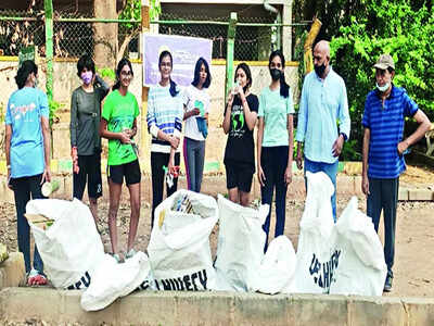 Volunteers reclaim lake from litter, trash