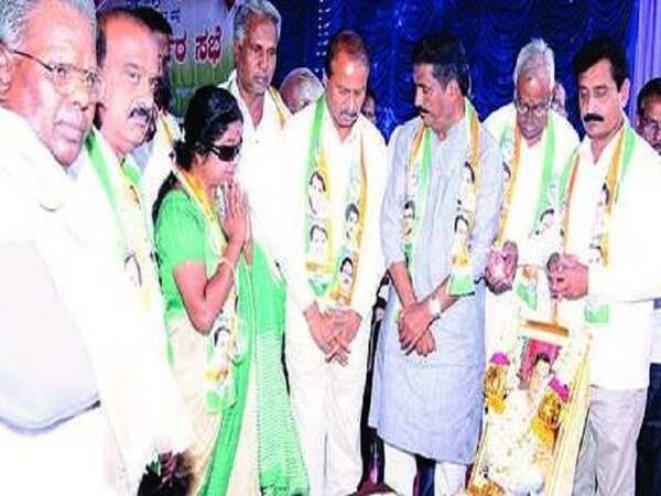Congress in damage control mode after setback