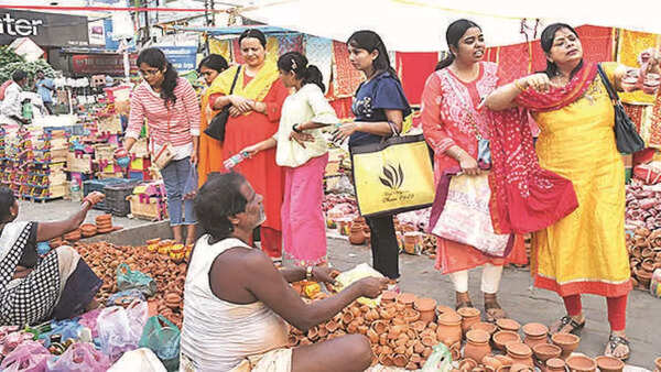Patna potters rue dip in sales of earthen diyas