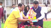 Watch: Fadnavis bids adieu to Ganpati Bappa from home amid COVID-19 