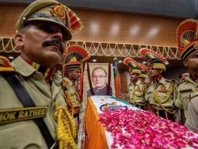 Arun Jaitley cremated with full state honours