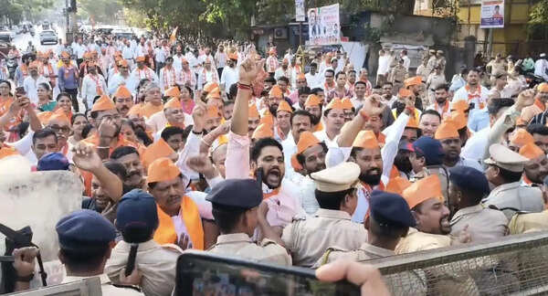 Rival Senas hold ‘Ghanta Naad’ protests at Kalyan’s Durgadi Fort; BJP neta detained