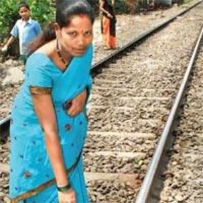 Pregnant woman averts major rail mishap at Kalyan