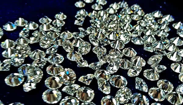 DRI unearths racket of polished diamonds import in SurSEZ