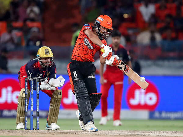 Yesterday IPL match result: RCB suffer heavy defeat to SRH but win the table war