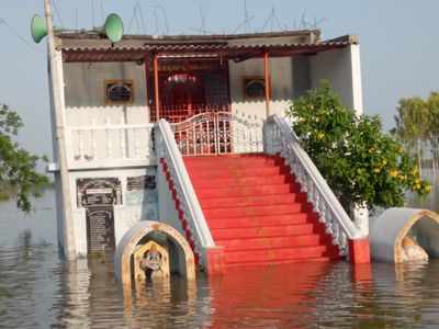 Floods in Krishna: People moved to safe places in Krishna, Guntur districts